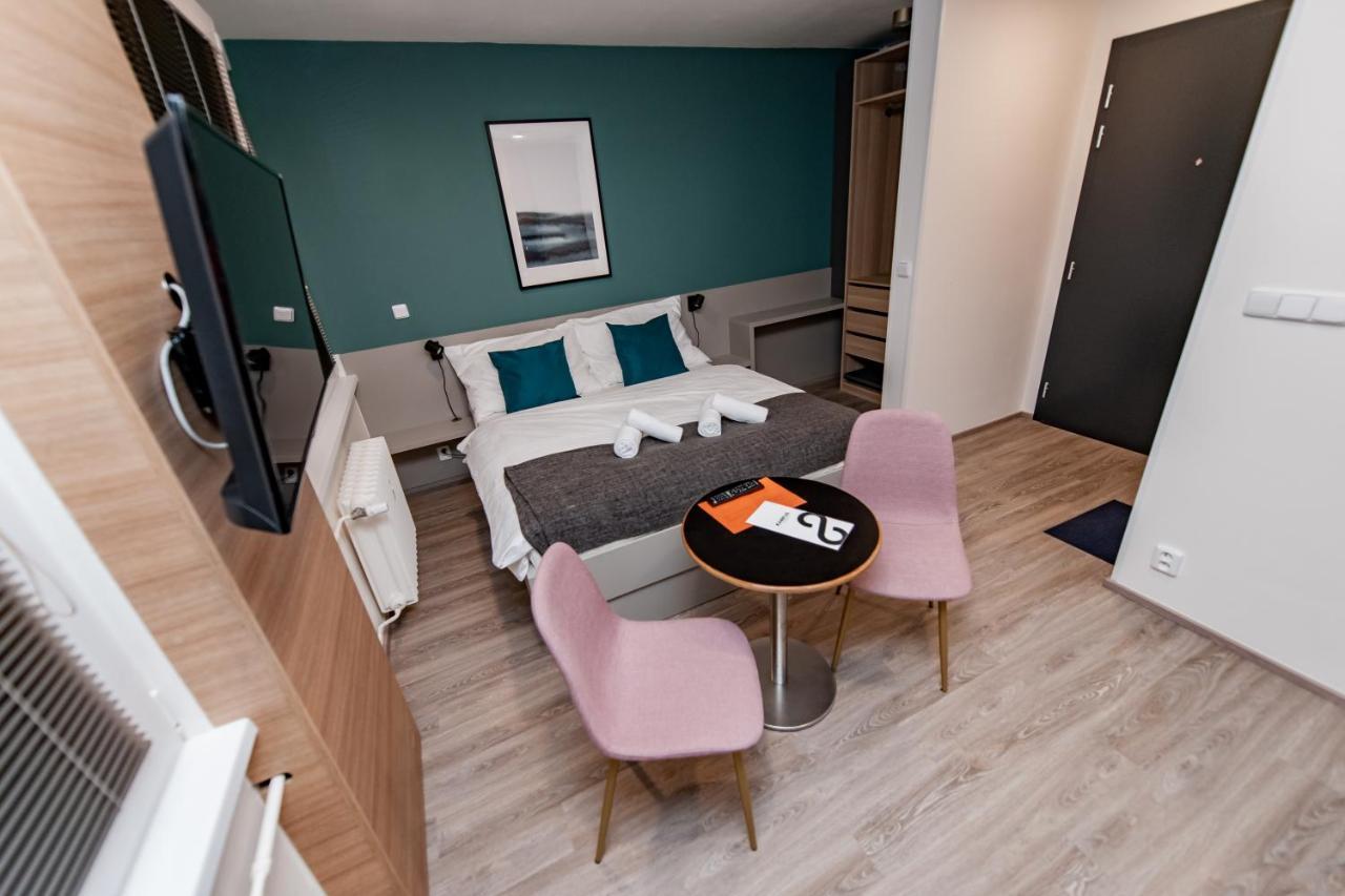 Apartments 4U: Kampus Upstairs Hradec Kralove Luaran gambar