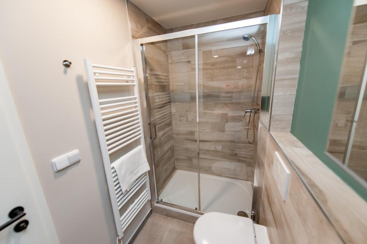 Apartments 4U: Kampus Upstairs Hradec Kralove Luaran gambar