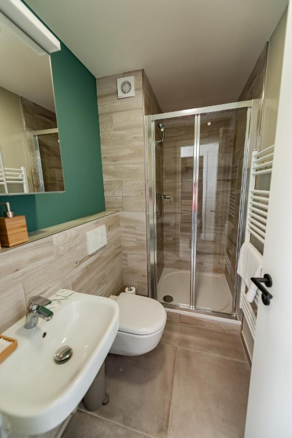 Apartments 4U: Kampus Upstairs Hradec Kralove Luaran gambar