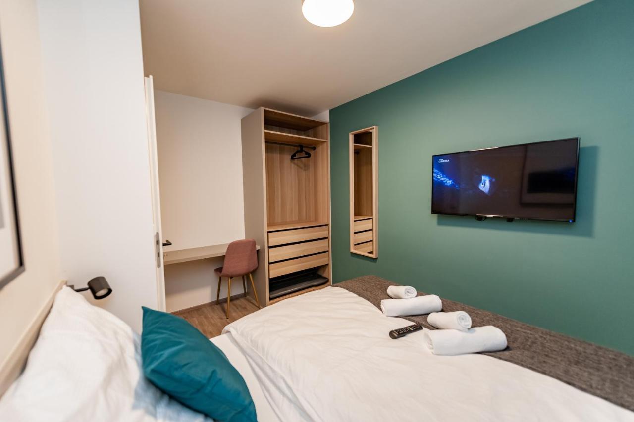 Apartments 4U: Kampus Upstairs Hradec Kralove Luaran gambar