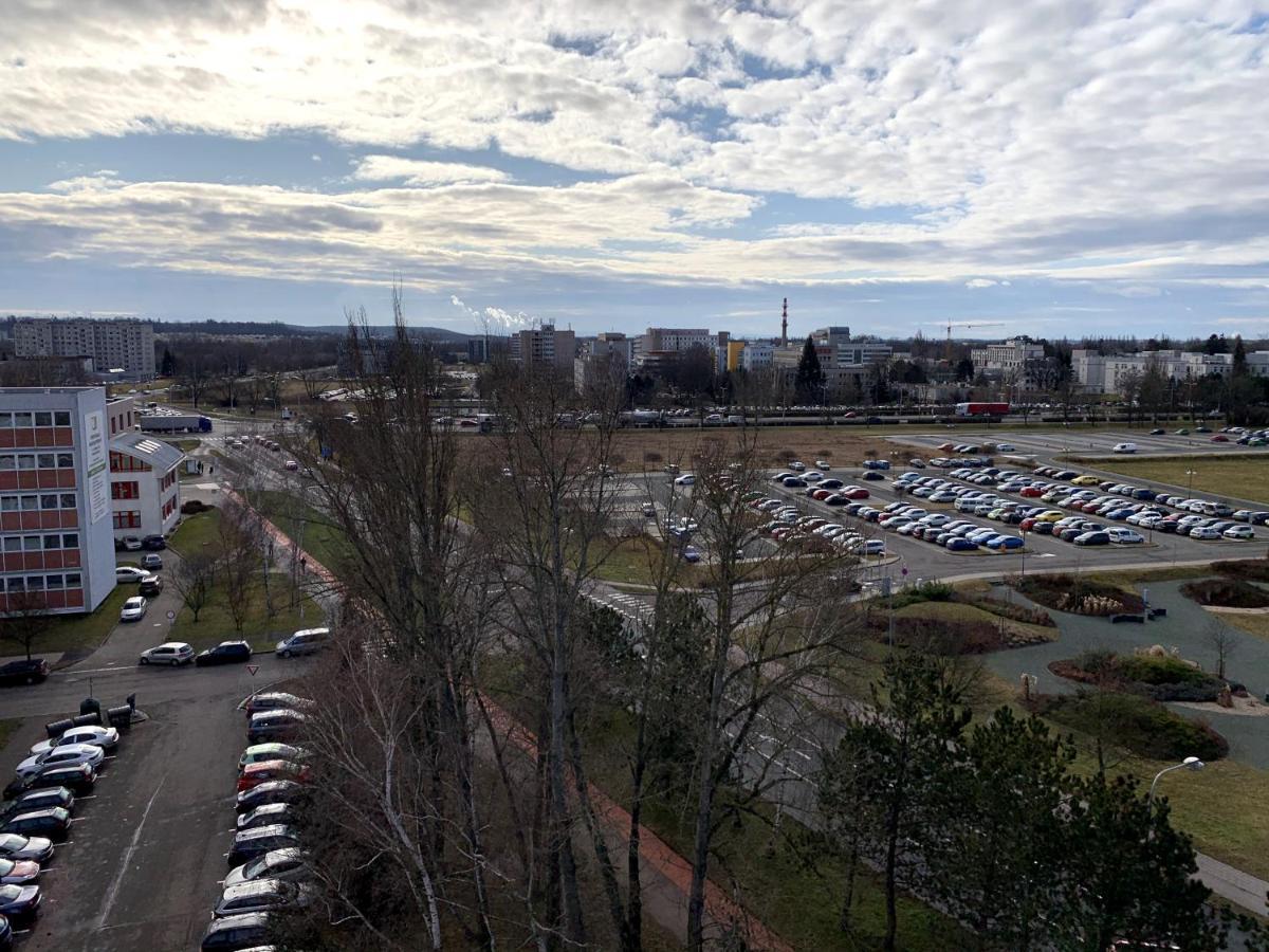 Apartments 4U: Kampus Upstairs Hradec Kralove Luaran gambar