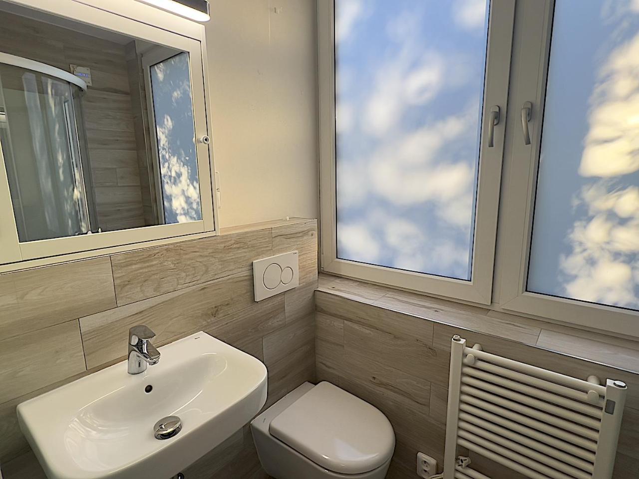 Apartments 4U: Kampus Upstairs Hradec Kralove Luaran gambar
